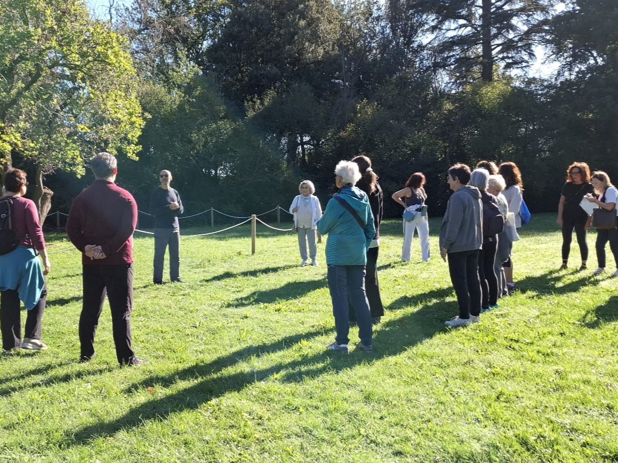 Gruppo durante un’esperienza guidata nella natura